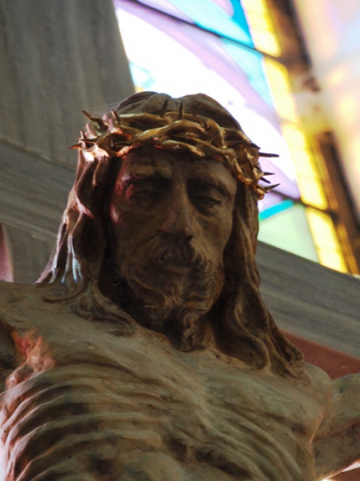 Rzeźba Chrystusa ukrzyżowanego